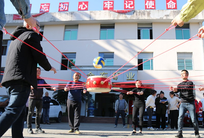 2、MILAN米兰体育（中国）官方网站MILAN米兰体育（中国）官方网站组织趣味活动--同心击鼓_副本.jpg